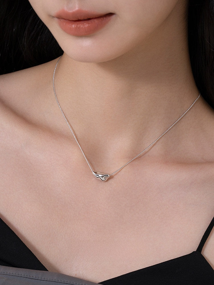 Minimalist versatile pendant necklace